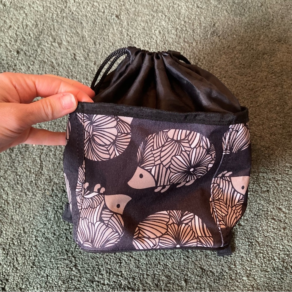 Thirty-one cinch pouch hedgehog